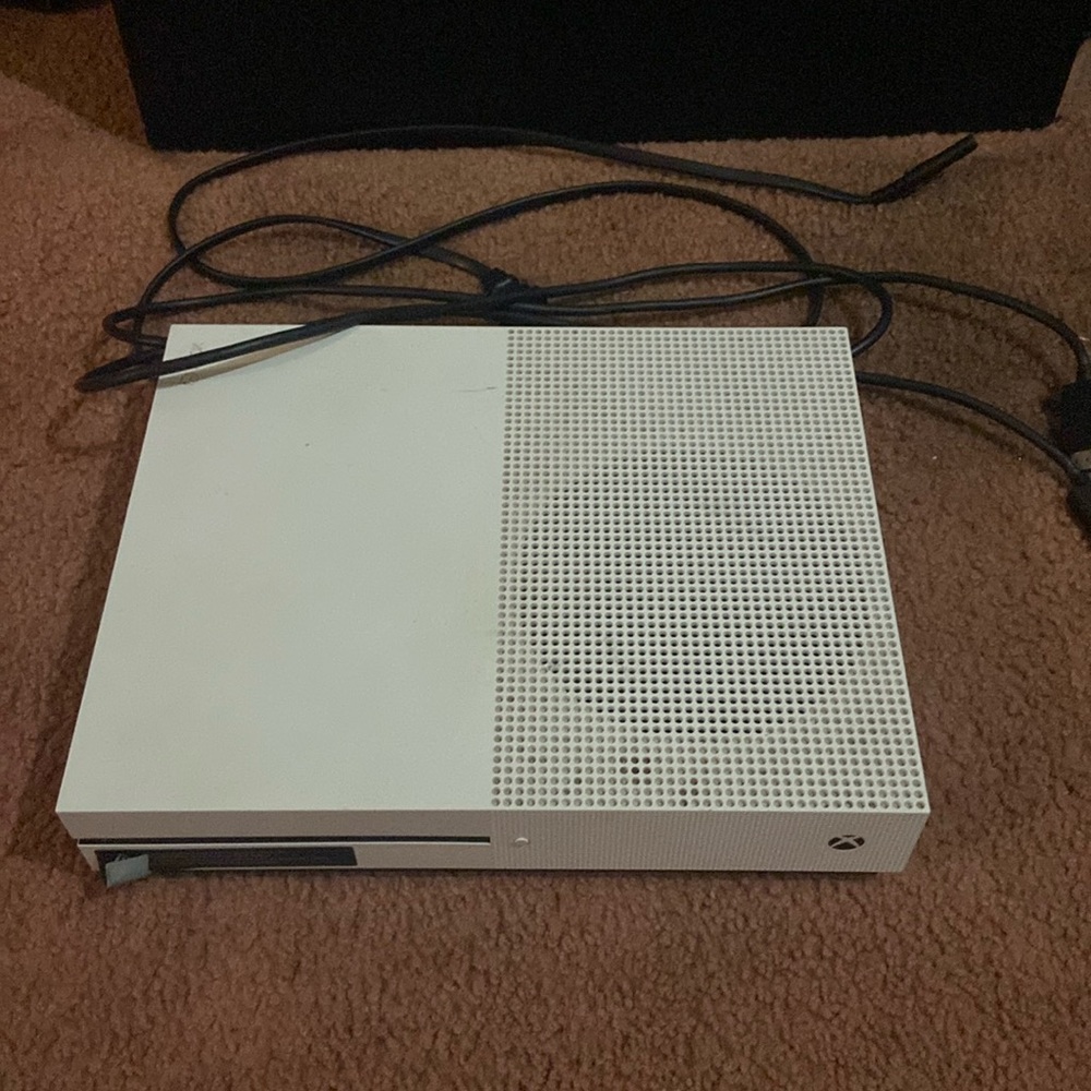 White Xbox One S 1TB